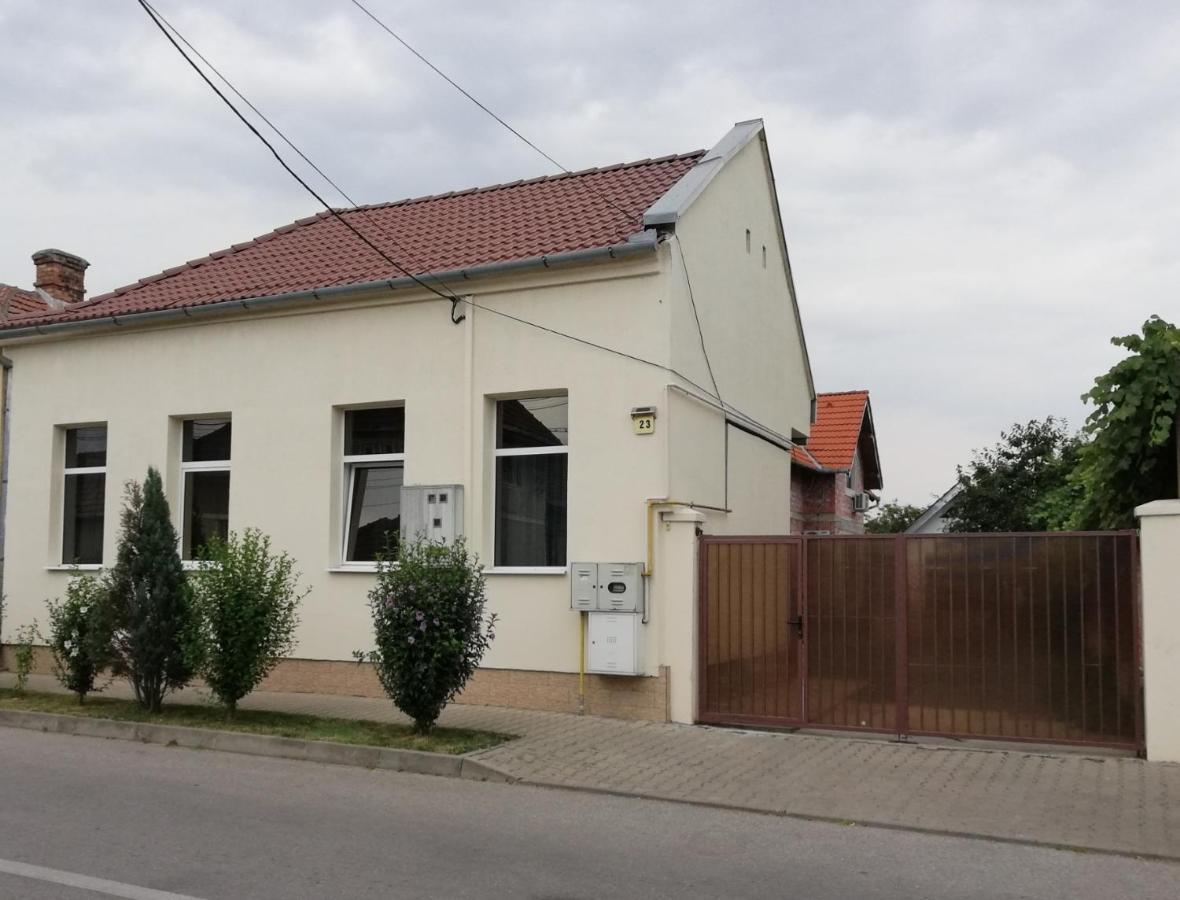Confort House Plus Alba Iulia Esterno foto